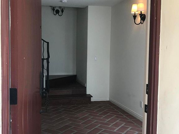 2nd image of 220 E Yanonali St Unit D