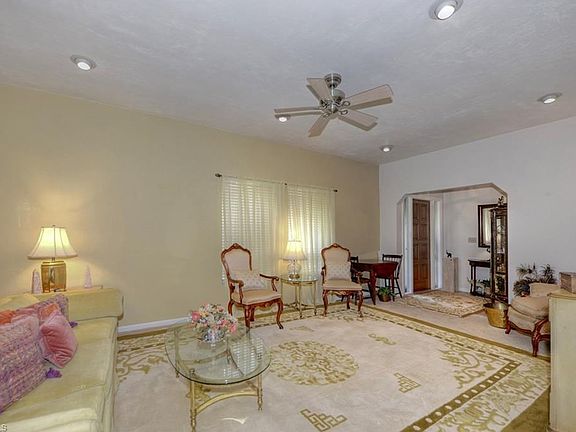 5th image of 15831 Country Ct