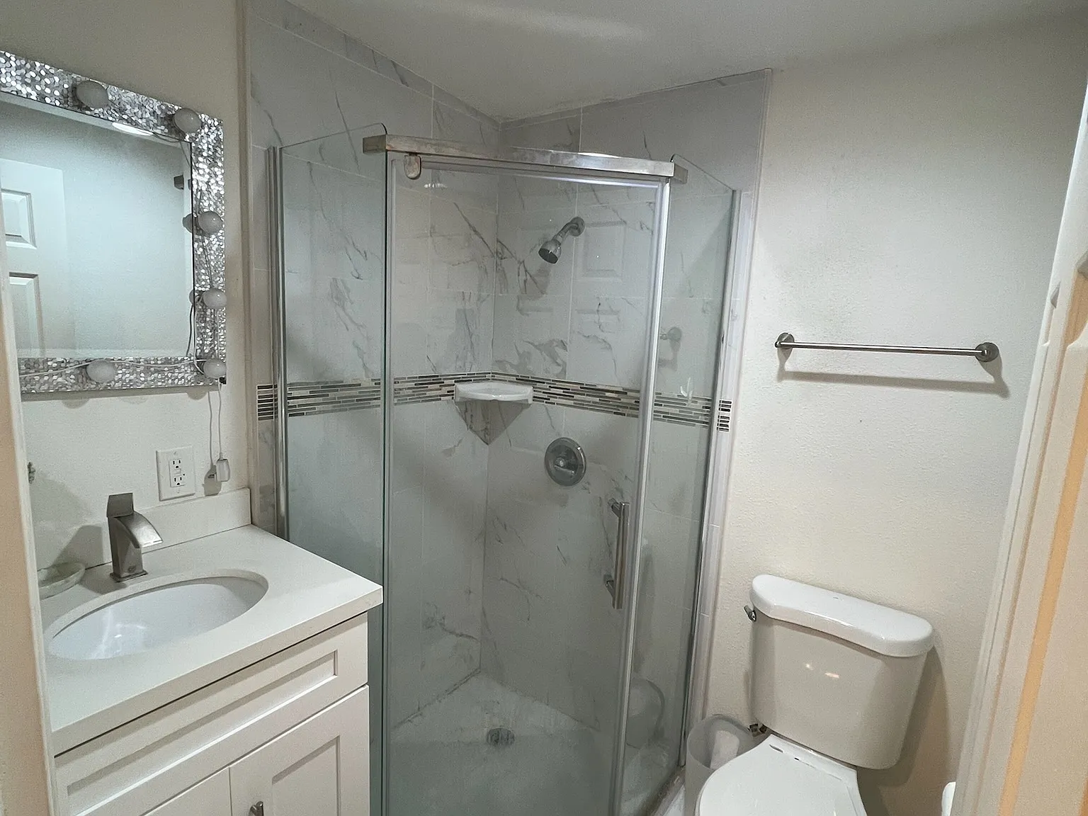 3 bed, 900 sqft, $1,350 — Photo 3