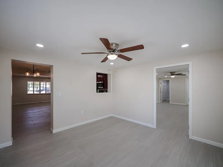 1053 E Weldon Ave — Photo 17