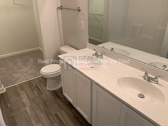 3901 Vershire Ave — Photo 7