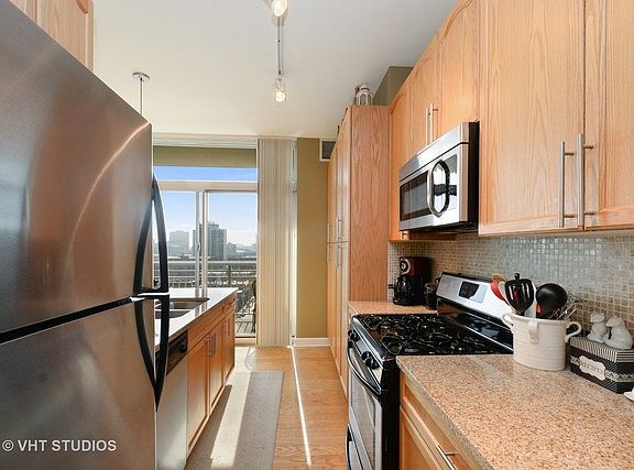 3rd image of 1400 S Michigan Ave APT 1304