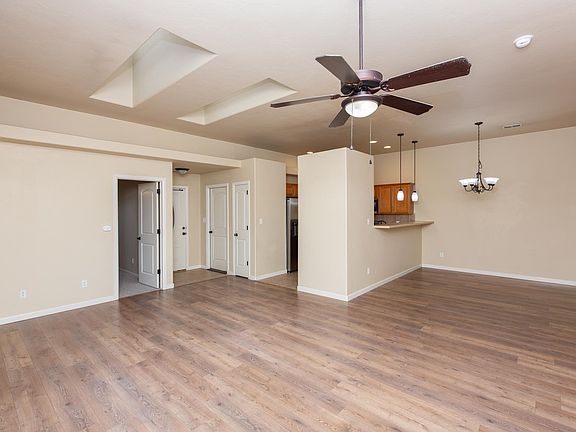 5th image of 599 Belhaven Way