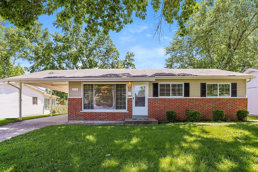 3 bed, 1.0 bath, 1262 sqft, $1,700 — Photo 1