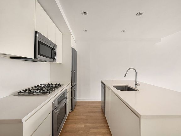 2nd image of 90 William St APT 16G