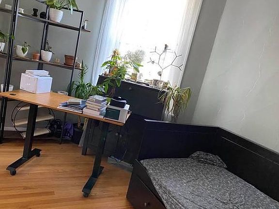 2nd image of 2129 W Morse Ave APT 2
