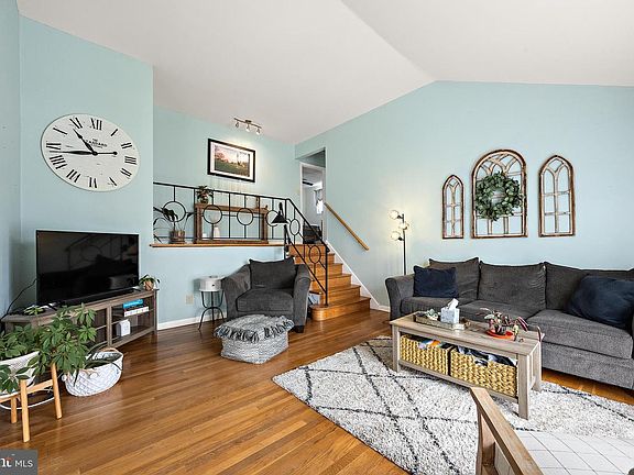 3rd image of 2204 Foote Rd