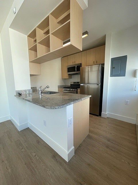 1st image of 510 W 52nd St APT 21F