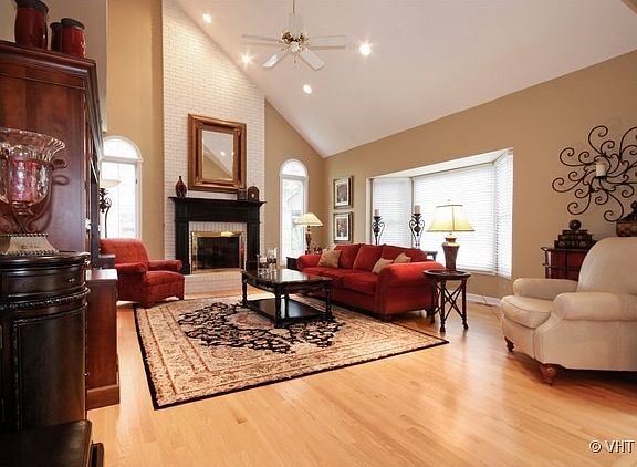 3rd image of 6151 Bentley Ave
