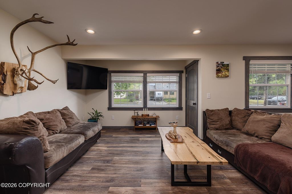 810 Dogwood St, Anchorage, AK - More