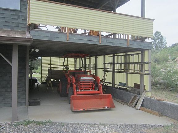 14' x 32' balcony and carport