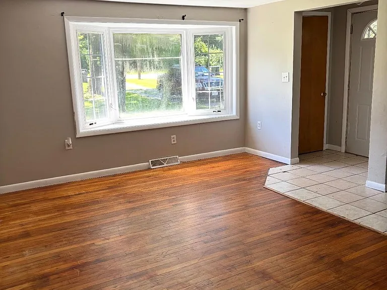 923 Seriff Rd — Photo 5