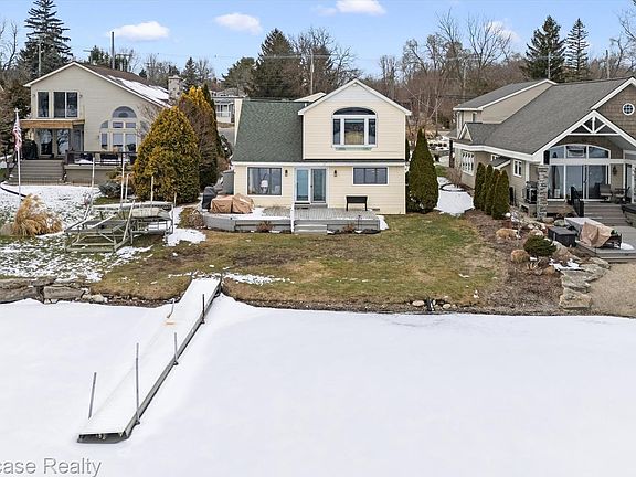 3rd image of 2324 N Duck Lake Rd