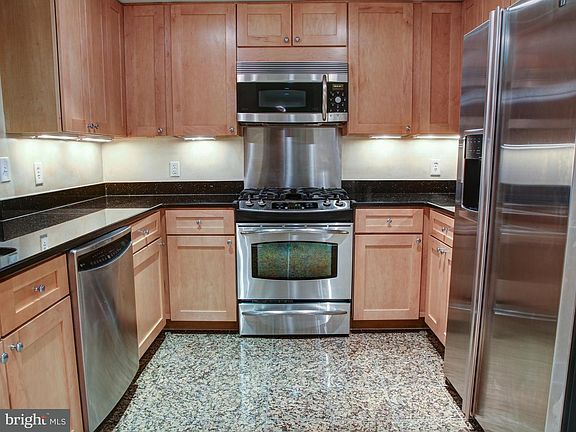 3rd image of 5 Park Pl APT 523