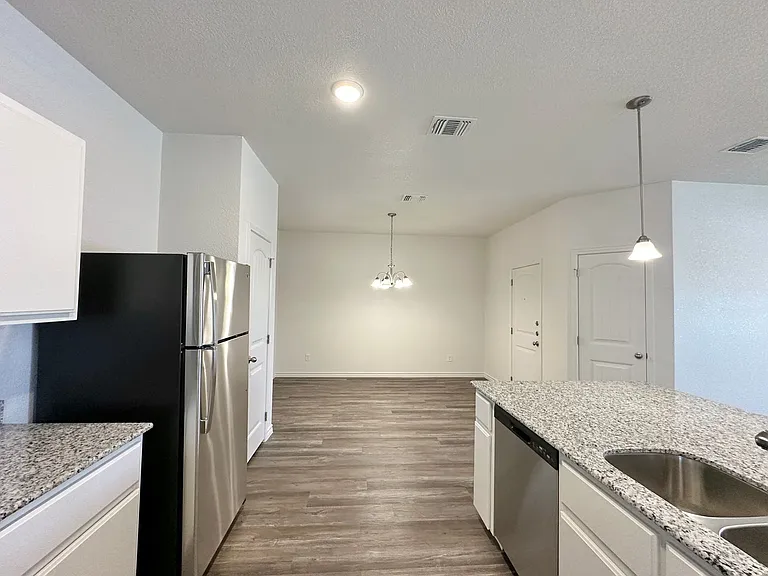 121 Dolphin Dr — Photo 9