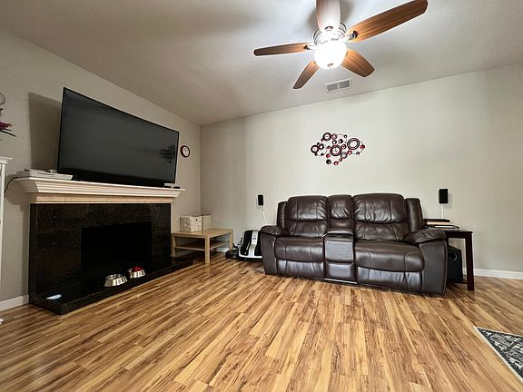 3rd image of 34802 Warwick Ct