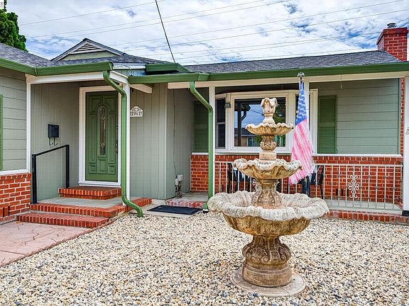 3rd image of 2062 Evergreen Ave