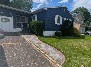 304 Floral St, Roselle, NJ 07203