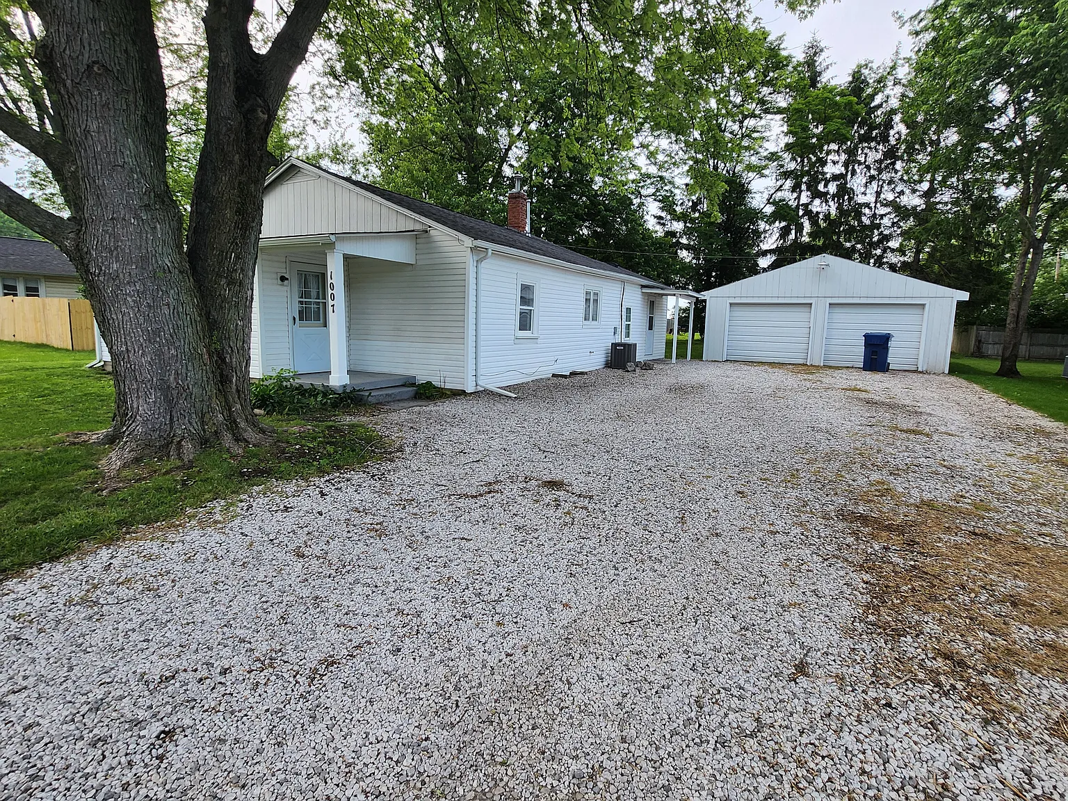 1007 Avenue D St photo 1