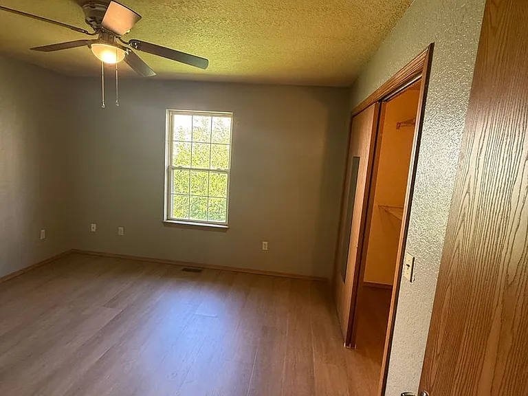 2862 S Meadowbrook Ave #10 — Photo 10