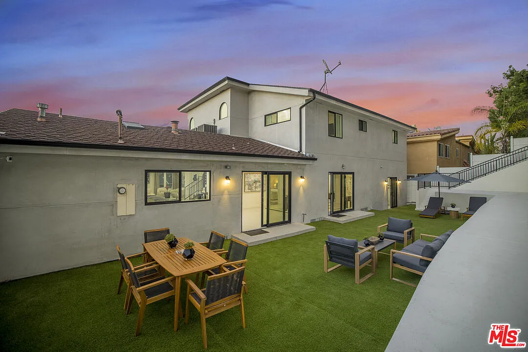 5 bed, 3.0 bath, 3425 sqft, $11,500 — Photo 3