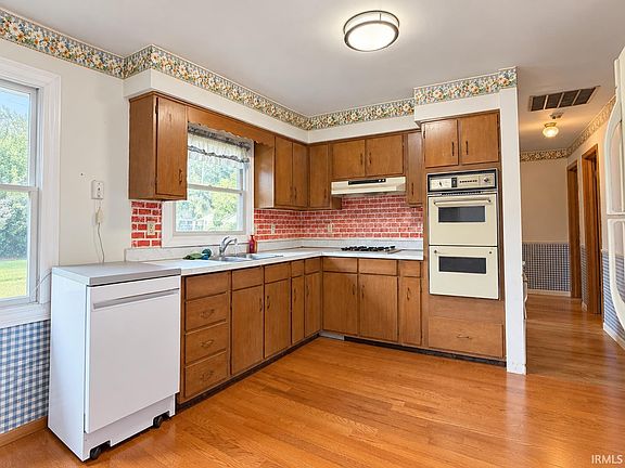 3rd image of 601 W Alice St