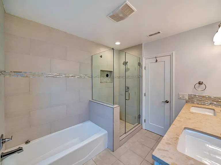 4833 Longridge Ave #1 — Photo 29
