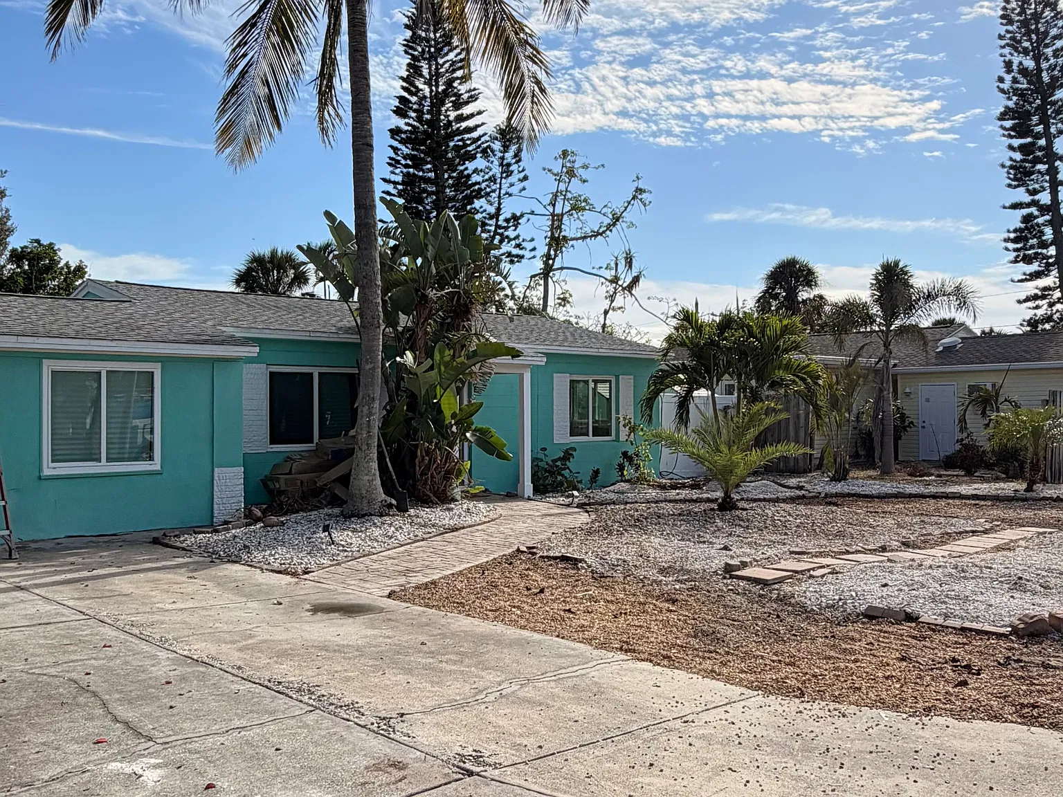 3 bed, 1001 sqft, $3,800 — Photo 1