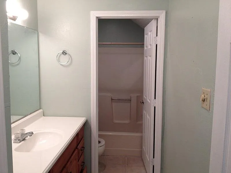 2 bed, 912 sqft, $1,000 — Photo 4