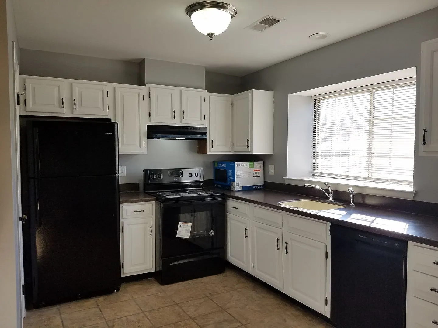 Baltimore - 3 Beds , 2.5 Baths Available! — Photo 2