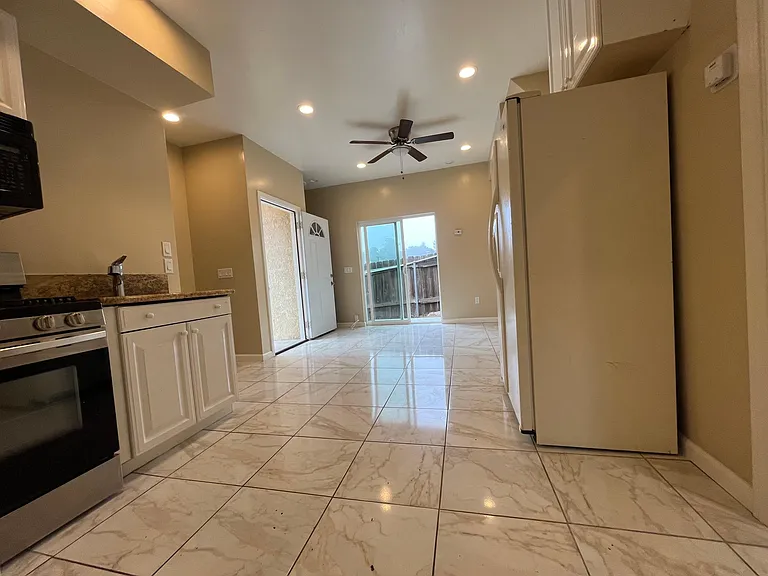 4932 Campanile Dr — Photo 52