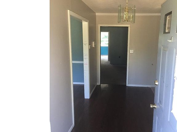 3rd image of 303 Railroad Ave