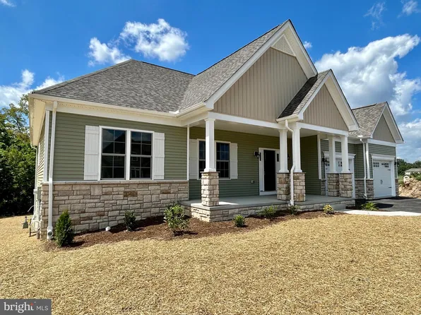 1342 Shannon Dr S, Greencastle, PA 17225