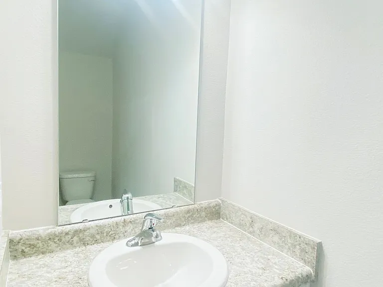 710 E Giese Ln — Photo 11