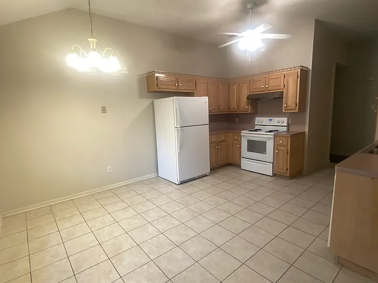 1703 Tanglewood Dr — Photo 8