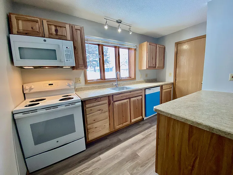525 Oxford St #1 — Photo 3