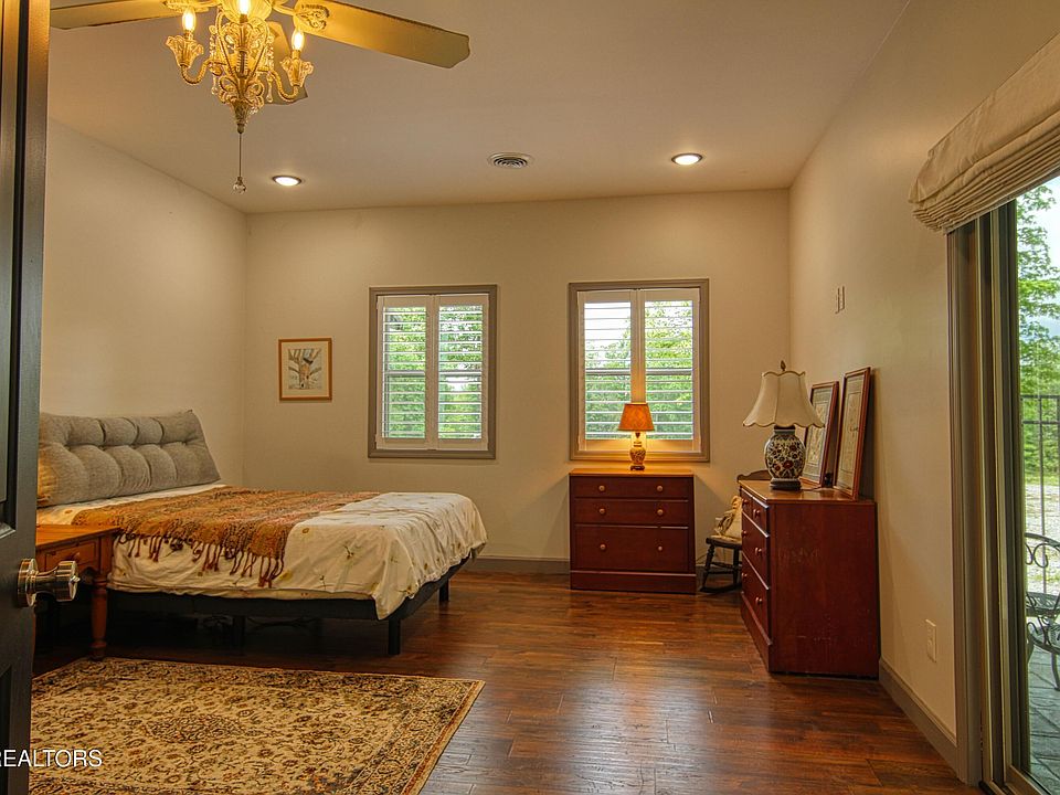 13th image of 279 Crouch Branch Ln
