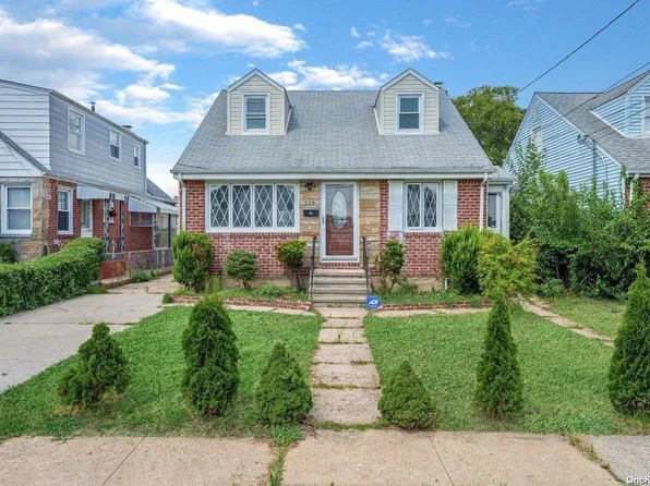 216 Raff Avenue, Mineola, NY 11501
