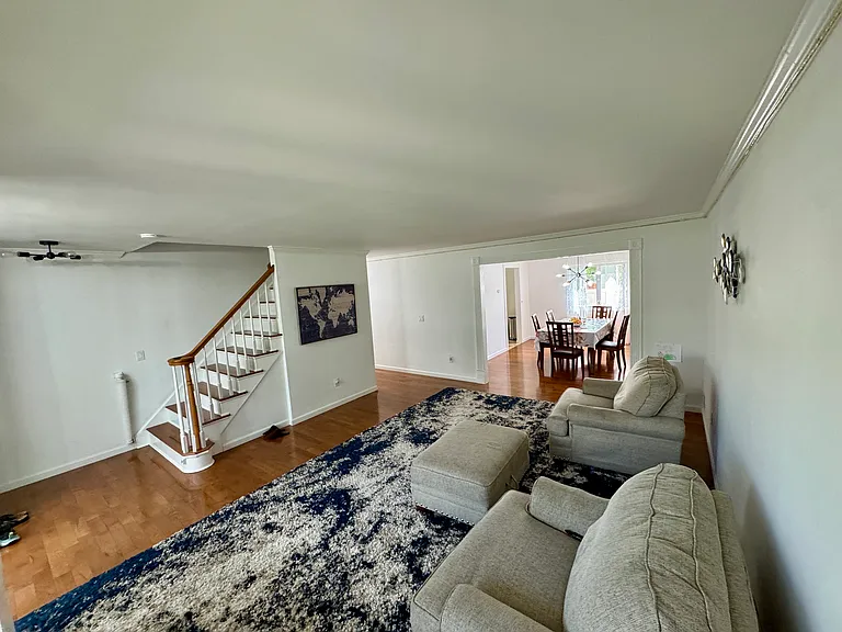 212 Parkside Dr — Photo 3
