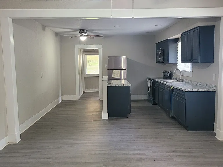 313 N Walnut St — Photo 4
