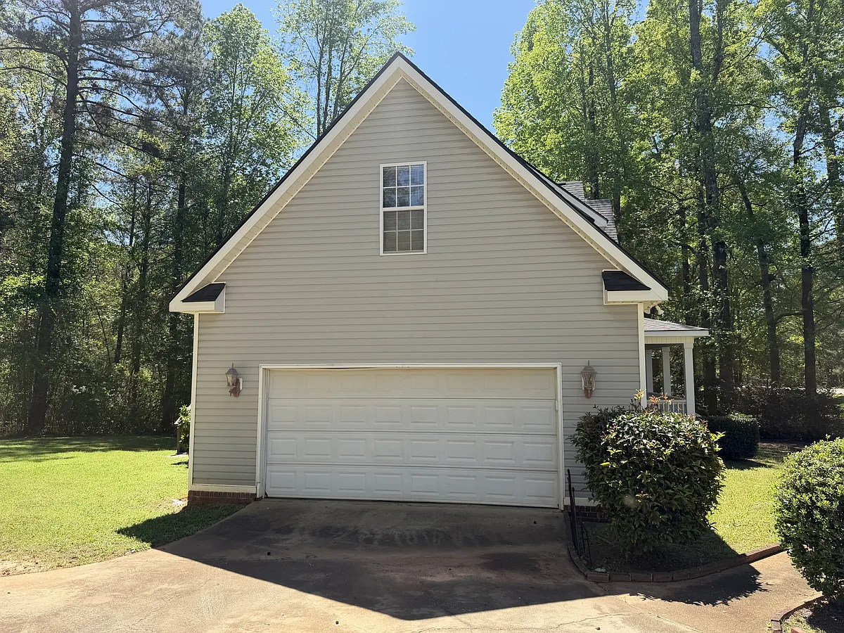 Building Photo - 230 Clinton Crossing Dr