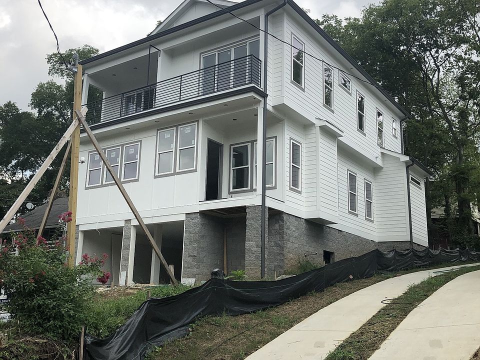 1st image of 909 Stockell St