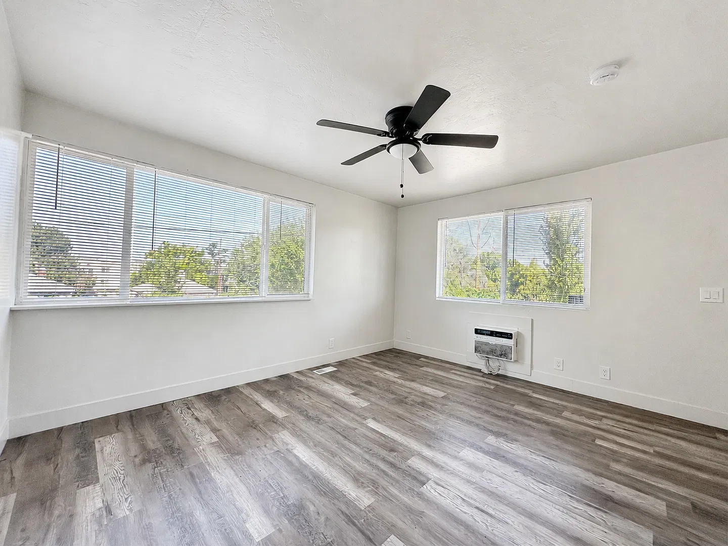 Two Months Free Updated 3 Bedroom In South Salt Lake — Photo 4
