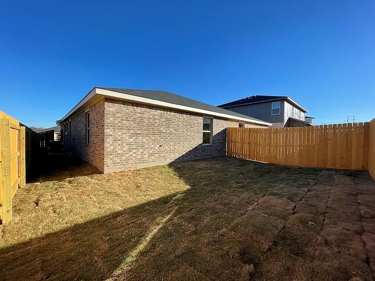 2317 Zanoletti Dr — Photo 40