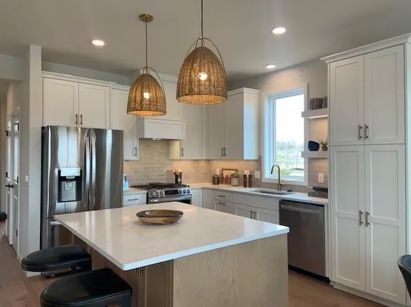 11653 202nd St W, Lakeville, MN 55044