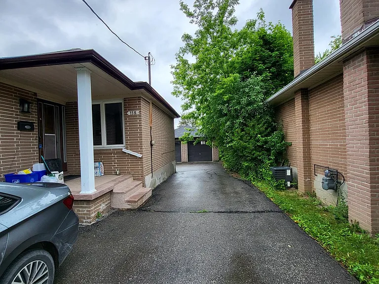 118 Cartier Cres #UPPER — Photo 22