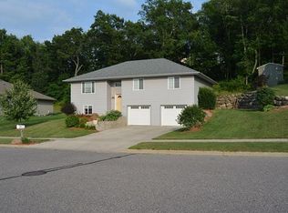 2218 Winfield Dr, Reedsburg, WI 53959