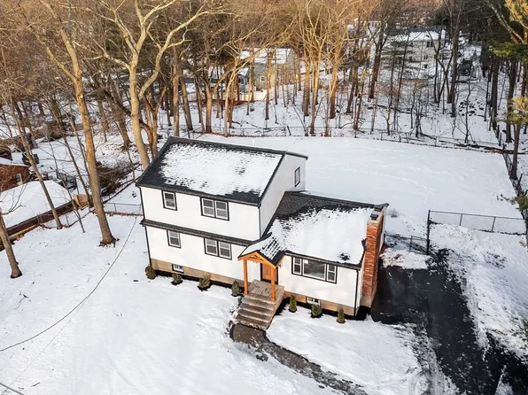 114 Lake St, Peabody, MA 01960