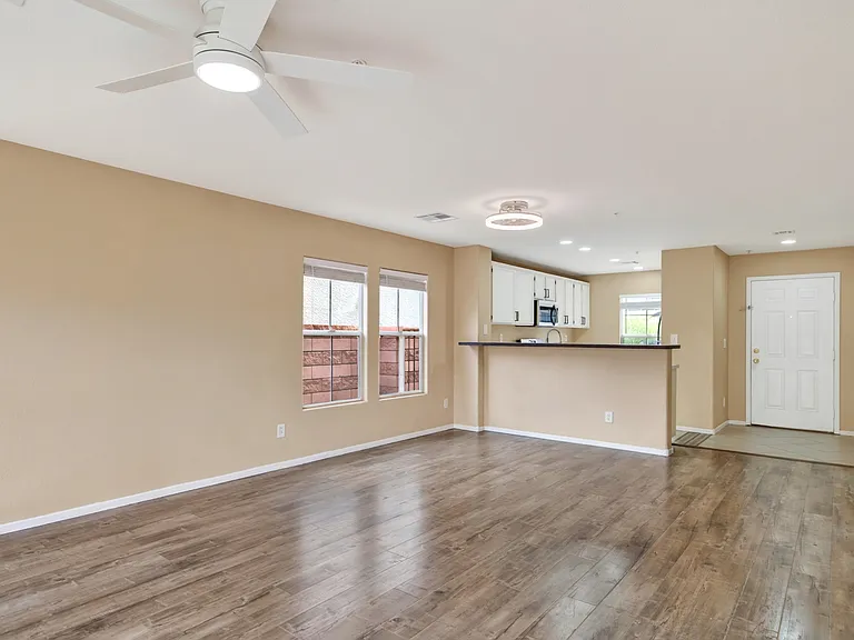 1089 Paradise Coach Dr — Photo 12
