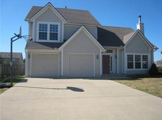941 E Cottage Creek Dr, Gardner, KS 66030